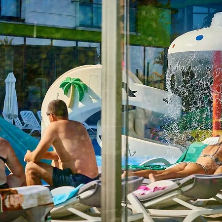 Sunshine Alezzi Beach
